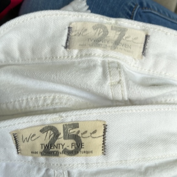 💥1 hour sale. Free People, Mid-rise distressed shorts, optic white - Picture 3 of 9